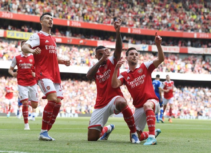 穆里尼奥本菲卡执教困境：欧冠赛程紧，下课传闻不断